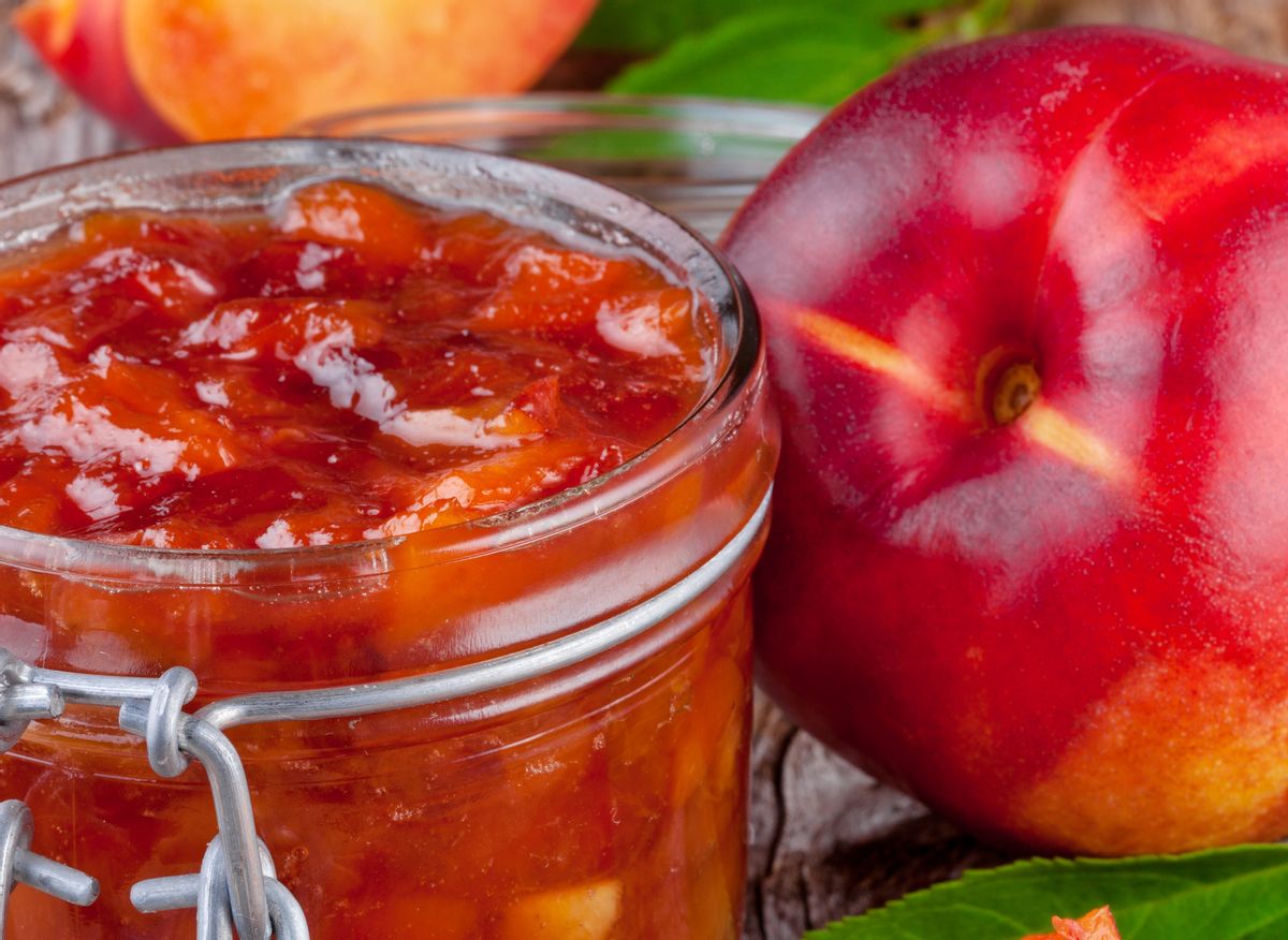 Compote de pêches jaunes menthegingembre FemininBio