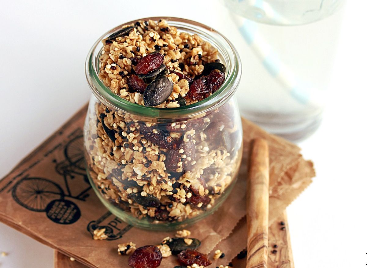 Granola gourmand au quinoa blanc et quinoa noir FemininBio