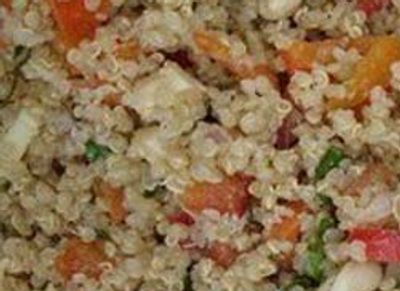 Salade de quinoa aux noix de cajou et sauce au sésame