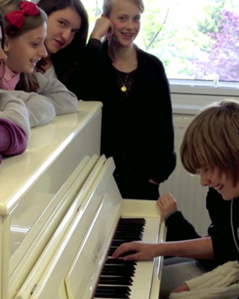 Un nouveau piano pour le collège Rimbaud Babeldoor