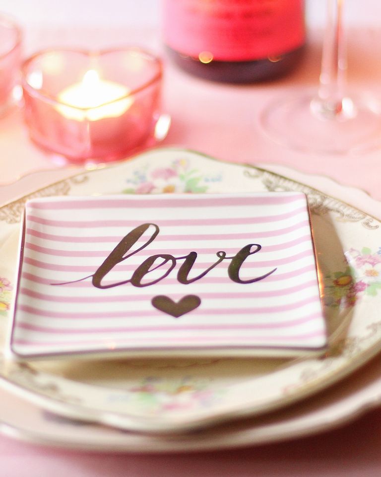 repas amoureux restaurant rose couple