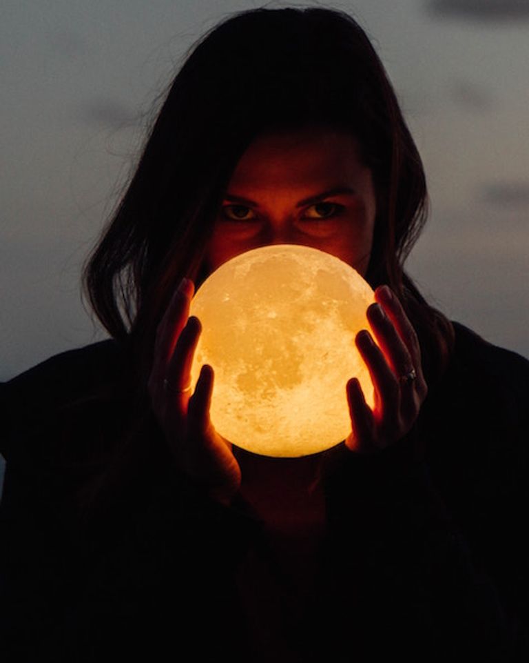 Cycle féminin : utiliser les énergies de la lune pour découvrir sa puissance