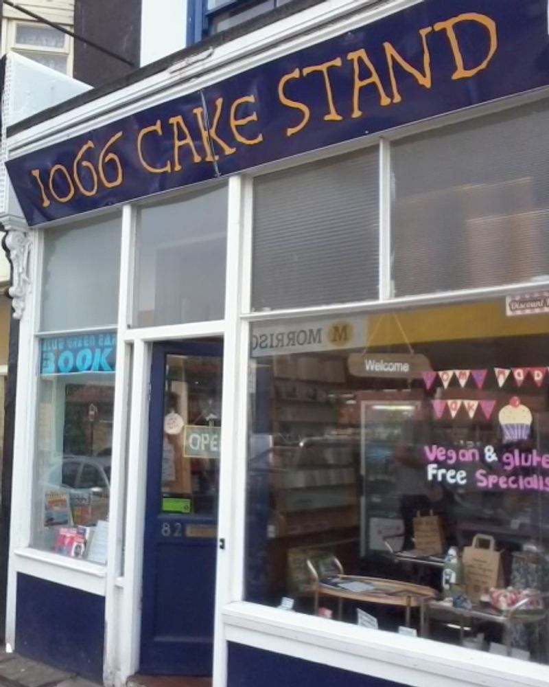 1066 Cake Stand