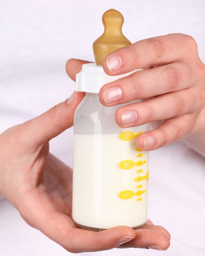 Ne cédez pas à la tentation des tétines et des compléments de lait artificiel