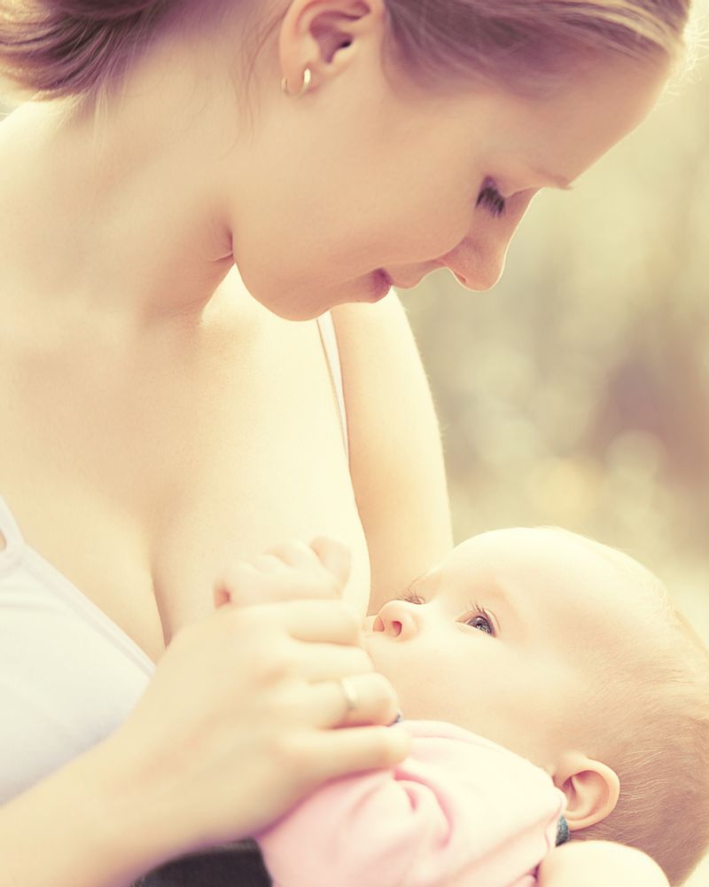 allaiter allaitement sein bébé maman