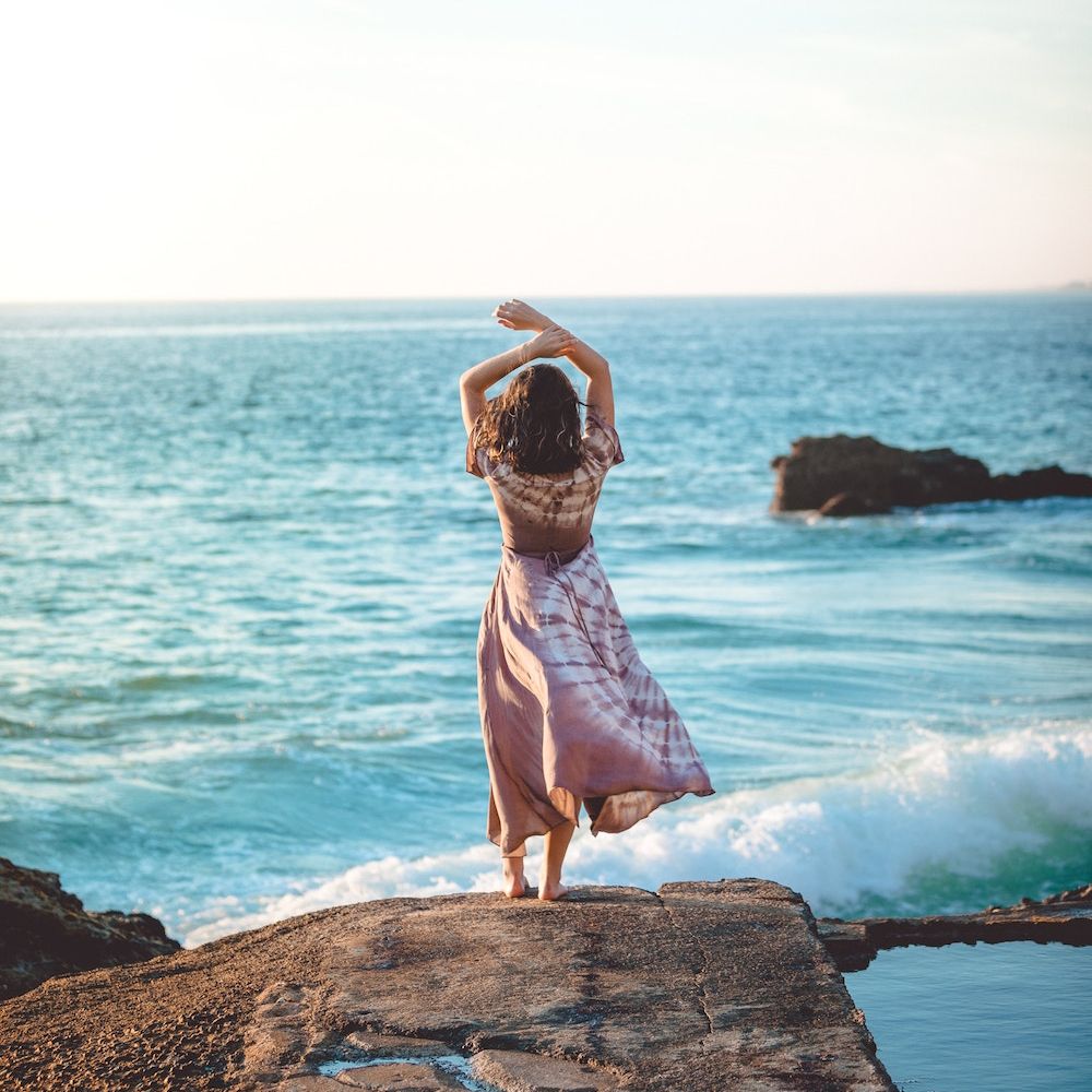 Méditer en vacances : 2 exercices à pratiquer à la plage - FemininBio