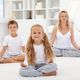 yoga méditation enfant famille