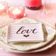 repas amoureux restaurant rose couple