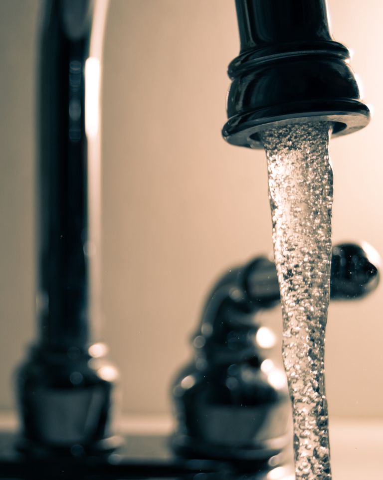 Quelles solutions pour purifier l'eau du robinet ? - Le Parisien