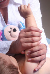 Les bienfaits du massage pour les bébés
