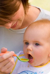 Alimentation du bébé de 7 à 10 mois