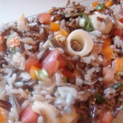 Salade de riz long, porc mariné à l’estragon et olives